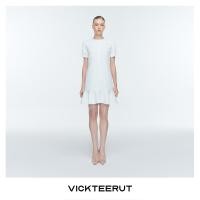ราคา VICKTEERUT ราคาปกติ 9950 Re Edition Short Sleeve Shift Dress with Frilled Hem เดรสแขนสั้น ทรงตรง ชายระบาย (20825039680)