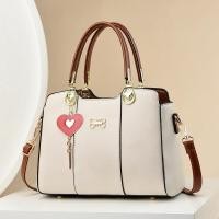 ราคา H0124 กระเป๋าถือ พร้อมส่ง กระเป๋าสะพายข้าง แฟชั่นผู้หญิง ห้อยหัวใจ ผีเสื้อทอง ฐาน 8 นิ้ว หูหิ้วพับได้ มีสายสะพาย ปรับสายได้ หนัง PU (20912810389)
