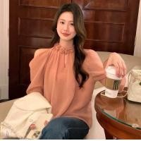 ราคา พร้อมส่ง รุ่น ชมพูคอดอก off shoulder เสื้อเชิ้ตแขนยาวชีฟองซีทรู มีซับในทั้งตัวคอปีนแต่งดอกไม้ล้อมรอบ (21397602749)