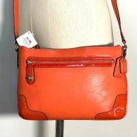 ราคา กระเป๋าสะพาย COACH แท้ หนังแก้ว มีตำหนิที่หนังแก้วมีรอย ลดราคาขาดทุน Clearance COACH 49770 POPPY TEXTURED PATENT LEATHER SWINGPACK Orange Clearance (21271144274)
