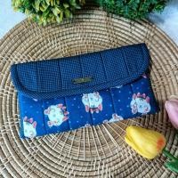 ราคา พร้อมส่ง กระเป๋าสตางค์ใบยาว Handmade แบบฝาเปิด 2 ช่องใช้งาน ใส่แบงค์พันไม่ต้องพับ ติดกระดุมแม่เหล็ก แต่งอะไหล่ handmade ลายสวย งานพรีเมี่ยม สวยเนี๊ยบทุกจุด (20685927430)