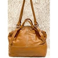 ราคา กระเป๋าหนังวินเทจ มือสอง สภาพยังใหม่ ภายในสะอาด มีช่องใส่ของช่องใหญ่ 3 ช่อง กระเป๋ามีขนาดฐานกว้าง 5 นิ้ว ยาว 14 นิ้ว สูง 12 นิ้วครึ่ง (21259931005)