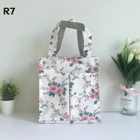 ราคา กระเป๋าผ้าเคลือบกันน้ำ กระเป๋าเคลือบพลาสติก รุ่น R ใส่กล่องข้าว หรือของใช้ส่วนตัวหิ้วไปนอกบ้านได้ (17829608441)