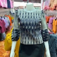 ราคา เสื้อพื้นเมืองผู้หญิง ผ้าฝ้ายเข็นมือ ทอลาย คอปาด ซิปหลัง แขนบอลลูน อัดผ้ากาว สีเหลือง สีเทา (21324351322)