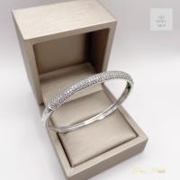 ราคา กำไลข้อมือเพชรฝังแน่นชิดครึ่งวงกำไลสีทองขาว ลุคสวยทันสมัย รอบวง19cm (21401304980)