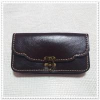 ราคา กระเป๋ามือถือ ซองมือถือ กระเป๋าโทรศัพท์ ทรงนอน ล๊อคด้วยไกล๊อคแบบเกี่ยว งานเย็บมือจากหนังวัวแท้ ทั้งใบ (7177150180)