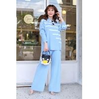 ราคา ชุดเซทเสื้อคอตั้งแขนยาว กางเกงขายาว ชุดเซท2ชิ้น เนื้อผ้าไหมพรมสีพื้นทอลายริ้วขาว มาด้วยเสื้อคอตั้งแขนยาว เน้นดีเทลทอลายริ้วสีขาว ใส่เข้าชุดกับกางเกงขายาวปลายขาบานสวยกำลังดี ทรงสวย ใส่เก๋มากๆคร้า สั่ง