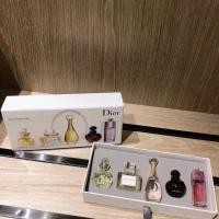 ราคา น้ำหอม Dior เซตกล่อง 5 ขวด น้ำหอม (21397695430)