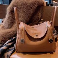 ราคา กระเป๋าใต้วงแขนความจุสูงแบบใหม่ปี2023กระเป๋าลินดี้มินิกระเป๋าหมอกระเป๋าทรงหมอนหนังแท้กระเป๋ายาแบบถือสะพายไหล่เดียว (13025863525)