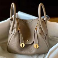 ราคา กระเป๋าใต้วงแขนความจุสูงแบบใหม่ปี2023กระเป๋าลินดี้มินิกระเป๋าหมอกระเป๋าทรงหมอนหนังแท้กระเป๋ายาแบบถือสะพายไหล่เดียว (13025863522)