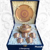 ราคา ชุดกาแป้นเบญจรงค์พร้อมกล่องผ้าไหม Tea set with five small cups in silk box handpainted by JJ Benjarong (17439740798)