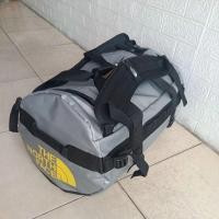 ราคา กระเป๋าเป้เดินทาง The north face duffle travel bag size M 60L กันน้ำได้ 53 32 32cm (21402714395)