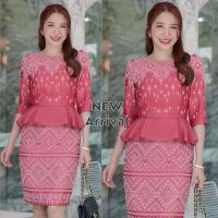 ราคา ชุดผ้าไทย ลายแพรวากาฬสินธุ์ สีชมพูปูน ผ้าฝ้ายทอเครื่อง ออกแบบคอกลม แต่งเอวระบาย กระโปรงทรงสอบ งานอัดกาวทั้งชุด (21399848558)