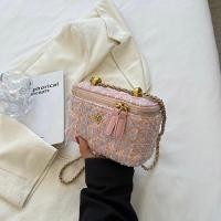 ราคา กระเป๋าผู้หญิงใบเล็กมินิกระเป๋าทรงสี่เหลี่ยมใบเล็กสะพายไหล่ผ้าวูลแฟชั่นแบบใหม่ฤดูใบไม้ร่วงและฤดูหนาวปี2024กระเป๋าทรงจีบสะพายข้างสายโซ่รุ่นยอดนิยม (20519119702)