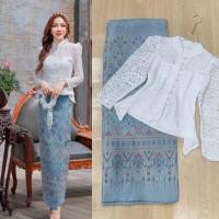 ราคา ชุดผ้าไทย set 2 ชิ้น เสื้อลูกไม้แขนยาว มาพร้อมผ้าถุงสำเร็จอัดกาว ติดตะขอ ขายทั้งชุด ชุดใส่ทำบุญ (17214538102)