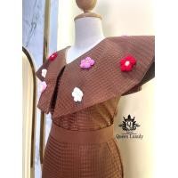 ราคา ป้าย Queen luxuly เซท 2 ชิ้นเสื้อคอปกแต่งดอก 3D มาพร้อมกางเกงขายาวงานสวยผ้าเนื้อดี บุซับอย่างดี (20702640110)