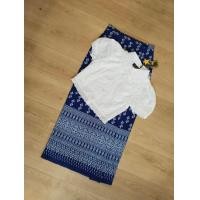 ราคา ป้าย Prow เซท 2 ชิ้นเสื้อลูกไม้ปักฉลุแขนตุ๊กตาน่ารัก มาพร้อมผ้าถุงงานพิมพ์ลายสวยๆ (21272557172)