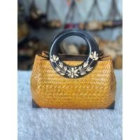 ราคา กระเป๋าสานกระจูดหูไม้แกะลาย หูไม้คละลาย 12 4 สูง 8 นิ้ว (20390292081)