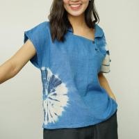 ราคา เสื้อคอสี่เหลี่ยม ปกคอบัว สีครามอ่อน ผ้าฝ้ายมัดย้อมลายใยแมงมุม ติดกระดุมกะลาแกะได้ เสื้อมัดย้อม เสื้อแขนสั้น มัดย้อม (21396225192)