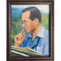 ราคา กรอบรูปกระจกมงคล ในหลวง ร 9ทรงงานจนพระเสโทไหลลงพระนาสา ขนาด18 23 นิ้ว (16217879233)