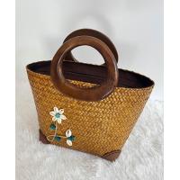 ราคา กระเป๋าสานกระจูด 8 6 สูง 8 หูไม้ปักหอย (21411436360)