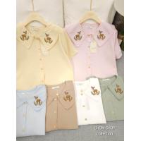 ราคา เสื้อเชิ้ต เสื้อแฟชั่น ป้ายChom อก 42 ยาว 24 ผ้าไม่ยืด ผ้ารังผึ้ง คอบัว งานปัก แต่งระบายฉลุ แขนสั้น กระดุมหน้า งานปักน่ารักๆ ดีเทลสวย ดูดี เนื้อผ้าดีมาก ผ้านุ่ม ใส่สบาย ไม่ร้อน ไม่ต้องรีด สีตามรูป อาจ