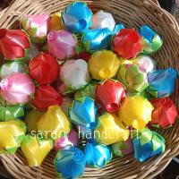 ราคา ริบบิ้น เหรียญโปรยทาน กุหลาบตูมใส่กลีบเขียว ดอกบัวตูม ตัวเปล่า 50 ดอก (18206214316)