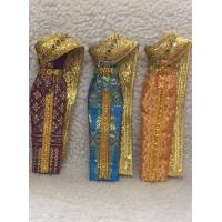 ราคา ชุดไทย สไบผ้าทองพร้อมสังวาลย์ สำหรับตุ๊กตาบาร์บี้ 10 สี ให้เลือก (1187992125)