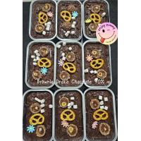 ราคา บราวนี่ดาร์คช็อกโกแลตเข้มข้น บราวนี่เนยสดแท้ 83 ดาร์คช็อคโกแลตแท้ 70 เนื้อหนึบ หวานน้อย ถาด4360 ขนาดถาด 14 8 cm น้ำหนัก 220กรัม แต่งหน้าเฟอเรโร่ ธัญพืชหรือผลไม้และอื่นแล้วแต่ว่ามีอะไรช่วงนั้นรสชาติช็อ