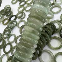 ราคา แหวนหยก เขียว และ หยกเขียวขาว หยกพม่าแท้ เนื้อธรรมชาติ อัญมณีมงคลชาวจีน (16911413242)