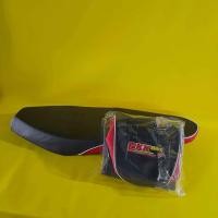 ราคา หนังหุ้มเบาะนูโวMXลายอาร์ตสีดำด้านข้างมี3สีให้เลือก ดำ แดง นำ้เงินสำหรับเบาะปาดทรงกลางและบาง (19837205170)