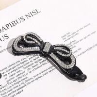 ราคา กิ๊บหนีบผมเป็นงานติดเพชรสีดำงานหรูหราามาก สไตล์เกาหลีสินค้าอยู่ที่ไทยพร้อมส่ง1 2วันถึงค่ะ (10422598600)