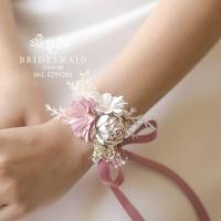 ราคา พร้อมส่ง จาก กทม ข้อมือเพื่อนเจ้าสาว I ดอกไม้ผูกข้อมือเพื่อนเจ้าสาว I ริบบิ้นผูกข้อมือ I Bridesmaid I Wrist corsage (18293717291)