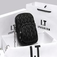 ราคา กระเป๋าใส่มือถือ MIU MIU กระเป๋าใบเล็กหนังแท้แบบใหม่ฤดูร้อนปี2023กระเป๋าผู้หญิงลายตารางสไตล์ชาแนลสายโซ่ไข่มุกแฟชั่นสไตล์เกาหลี (9968689021)