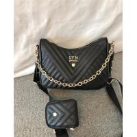 ราคา กระเป๋า lyn คอลหม่ ซื้อ 1 แถม 1 ใบลูก รุ่น Century Crossbody สะพายข้าง (14022663715)