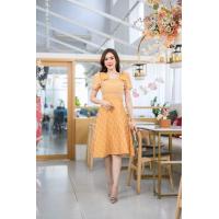 ราคา ชุดผ้าไทย เดรสผ้าไทย เดรสทำงาน ผ้าทอ ลายขอพระราขทาน สีเหลือง คอเหลี่ยม ไหล่โบว์ อัดกาวทั้งชุด ทรงย้วย (21026460175)