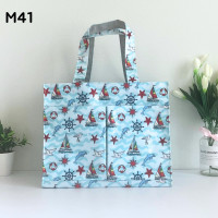 ราคา กระเป๋าผ้าเคลือบกันน้ำ ฐานกว้าง รุ่น M กระเป๋ากันน้ำ ใส่ของได้เยอะ (21403351726)