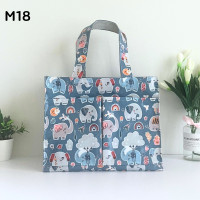 ราคา กระเป๋าผ้าเคลือบกันน้ำ ฐานกว้าง รุ่น M กระเป๋ากันน้ำ ใส่ของได้เยอะ (17460464463)