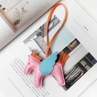 ราคา จี้รูปตัว H ของตกแต่งบ้านพู่ห้อยน่ารักสีคอนทราสต์สำหรับกระเป๋า Hermes เครื่องประดับห้อยรถม้าขนาดเล็ก (15734955631)
