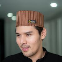 ราคา หมวกมุสลิมชายหรือหมวกอิสลามกะปิเยาะห์ทรงลายปักทอง ทรงเจ้าบ่าว สวยเนื้ออย่างดีไว้สำหรับบังละหมาดหรือรับแขก คละลาย GA23 รุสมีนี (19850158087)