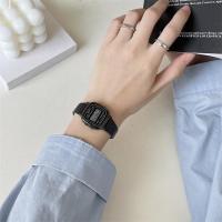 ราคา นาฬิกาทรงสี่เหลี่ยมเล็กแนววินเทจสำหรับนักเรียนหญิงนาฬิกาอิเล็กทรอนิกส์ทรงสี่เหลี่ยมแบบตาข่ายไม้ไผ่โลหะแฟชั่นเรียบง่ายนิชแบรนด์ INS (19926311968)