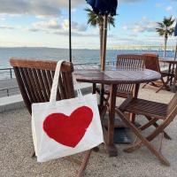 ราคา Love Tote Bag กระเป๋าผ้าลายหัวใจ (21407134796)