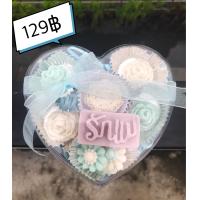 ราคา ขนมอาลัวดอกบัว ดอกกุหลาบ โทนฟ้าขาว สำหรับวันแม่ หวานน้อย อร่อย สวย (15732821963)
