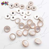 ราคา somkid กระดุมมุก เนื้อพลาสติก ชุบสีทองนาคหรือสีพิ้งโกล มีขาสอยก้นขนาด 17mm 28L 22mm 34L (16425745616)