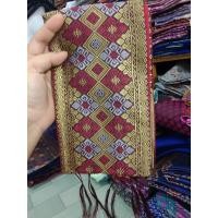 ราคา สไบขิดลาว สไบ ผ้าสไบ อัดกาว ทอลาย ผ้าเบี่ยง ผ้าสไบลาว แบบชายลูกปัดและชายผ้า (21340257452)