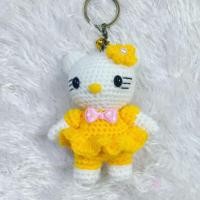 ราคา ตุ๊กตาไหมพรมถัก พวงกุญแจแมวตี้ ขนาด 4 นิ้ว (20036249340)