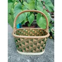 ราคา ตะกร้าหวายสำเร็จทรงรีเหลี่ยม ขนาดใหญ่L ลายเฉียง โทนเขียว ทอง (21416429136)