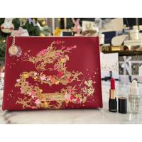 ราคา พร้อมส่ง ใหม่ล่าสุด กระเป๋าเครื่องสำอาง Lancome แบรนด์ลังโคม สีแดงเรียกทรัพย์ด้วยลายปีมังกรทอง หนัง pu สวยหรูดูแพง (21440319969)