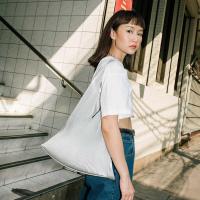 ราคา REPLEAT Silver Hobo Regular รีพลีท กระเป๋าอัดพลีท กระเป๋าสะพายผู้หญิง กระเป๋าถือ ผ้าโพลีเอสเตอร์ ผ้ากันน้ำ กระเป๋าโฮโบ กระเป๋าทรงขนมจีบ (1835246780)