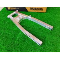 ราคา สวิงอาร์ม LS ทรงKRกล่องใหญ่ ทรงKRกล่องกลาง NUI RACING แท้100 จากโรงงาน HONDA LS แบบมีดิสดั้ม ทรง KR ขนาดเท่าเดิม สีดิบเงิน ส่งฟรี (14256405000)